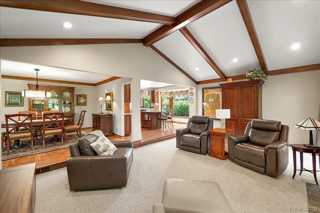 6545 Basswood Drive Troy City MI 48098