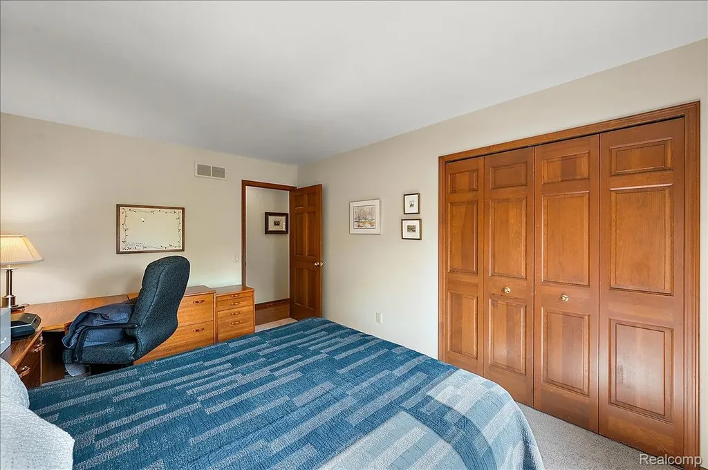 6545 Basswood Drive Troy City MI 48098