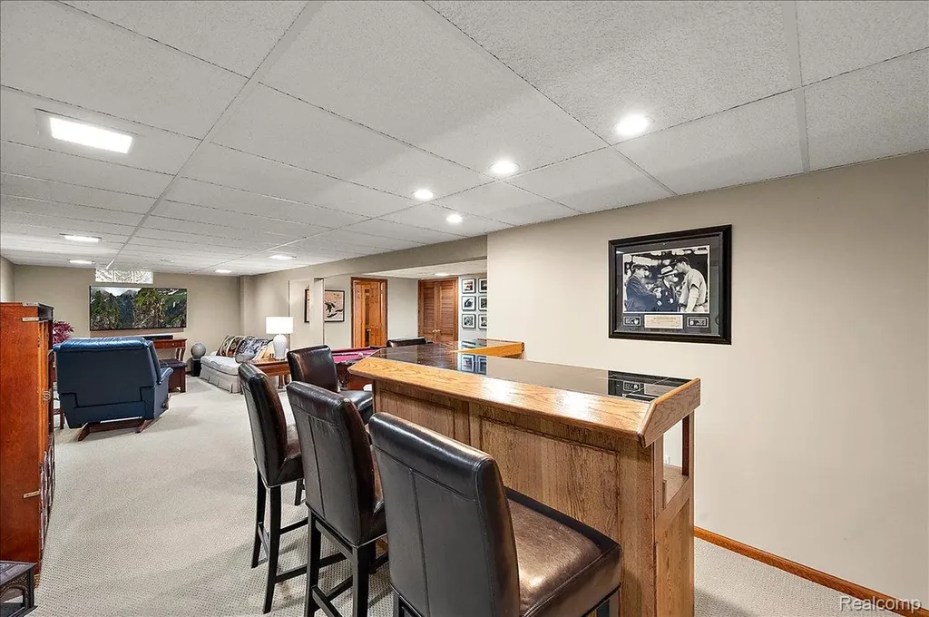 6545 Basswood Drive Troy City MI 48098