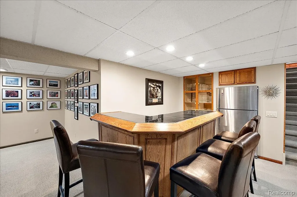 6545 Basswood Drive Troy City MI 48098