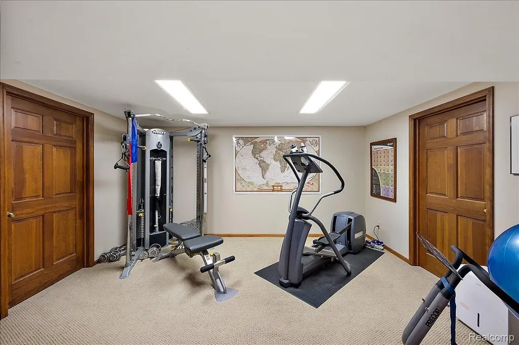 6545 Basswood Drive Troy City MI 48098