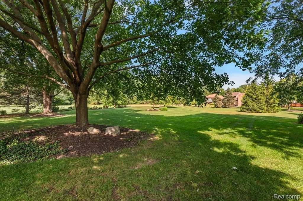 6545 Basswood Drive Troy City MI 48098