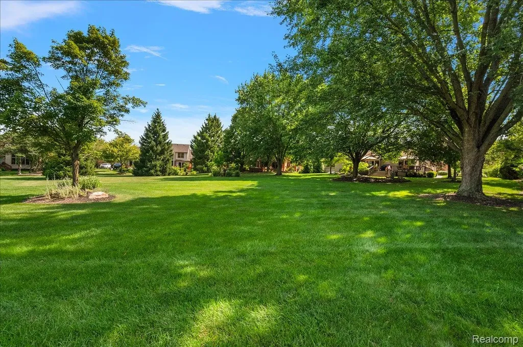 6545 Basswood Drive Troy City MI 48098