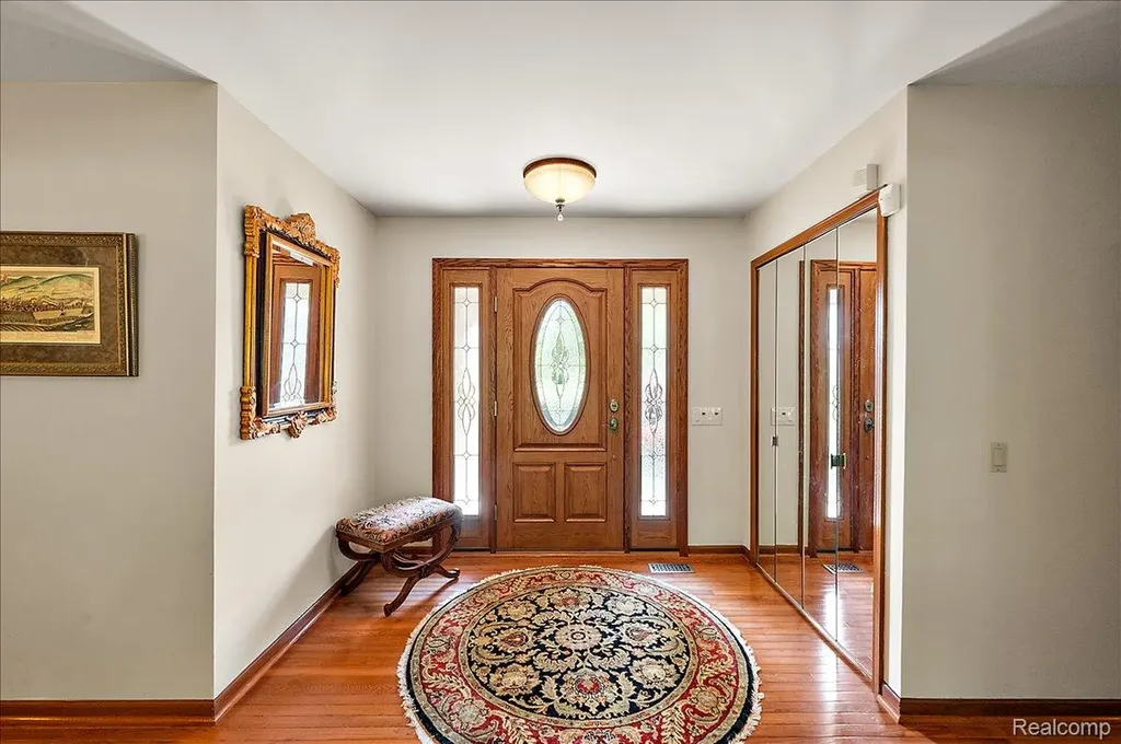 6545 Basswood Drive Troy City MI 48098