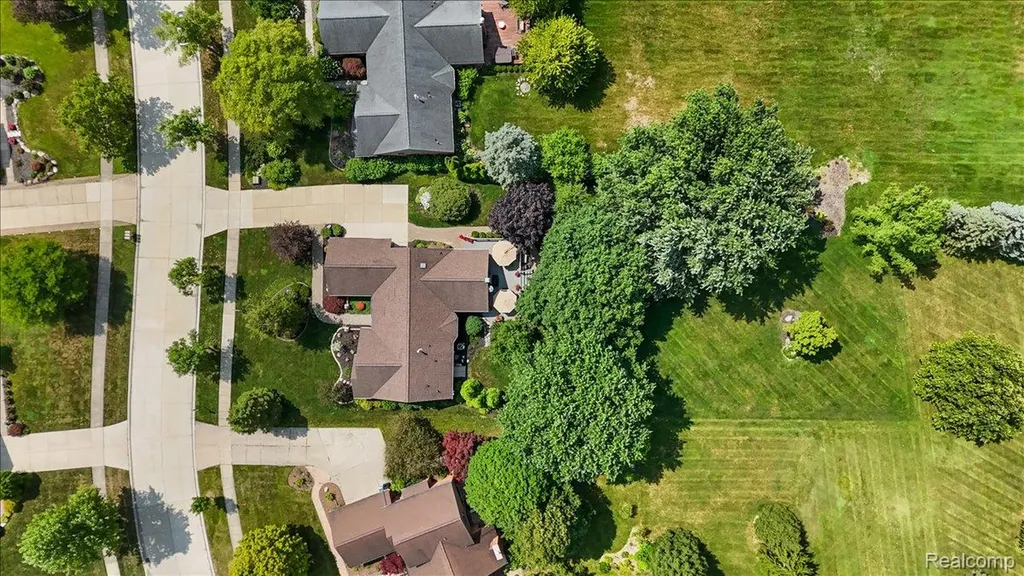 6545 Basswood Drive Troy City MI 48098
