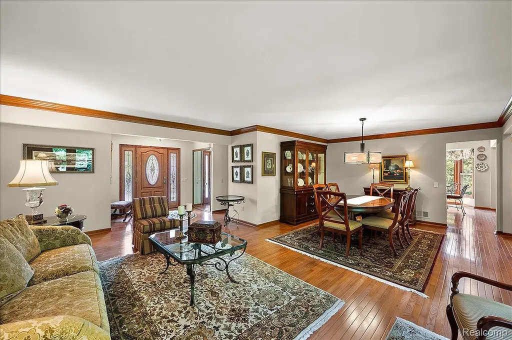 6545 Basswood Drive Troy City MI 48098