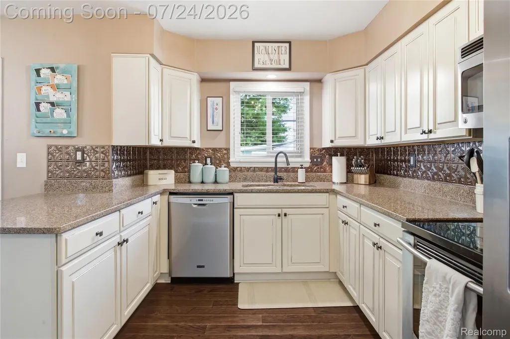 9260 Oakview Street Plymouth Charter Township MI 48170