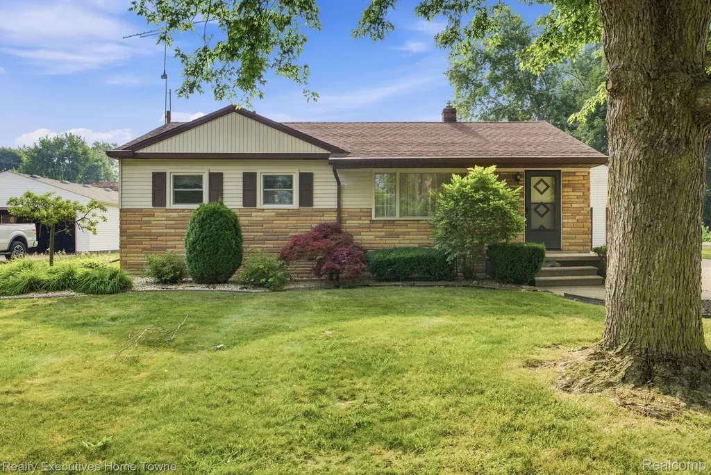 1105 S 15th Street St. Clair City MI 48079