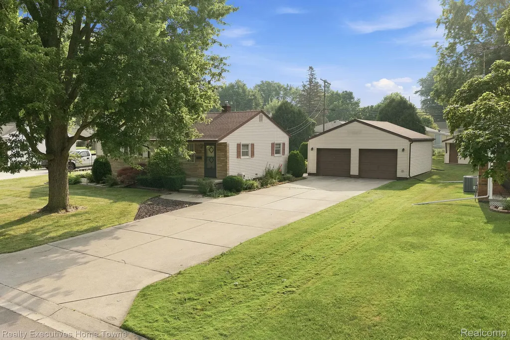1105 S 15th Street St. Clair City MI 48079