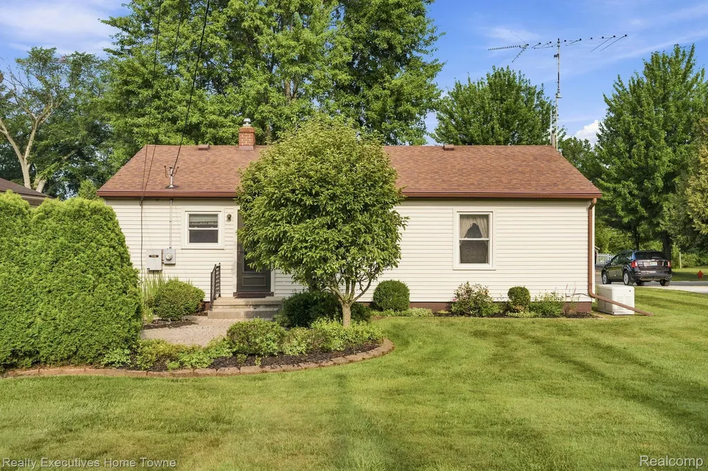 1105 S 15th Street St. Clair City MI 48079