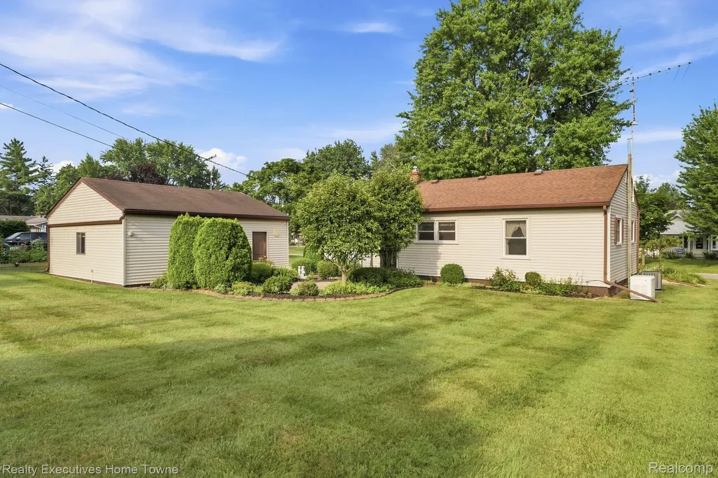 1105 S 15th Street St. Clair City MI 48079