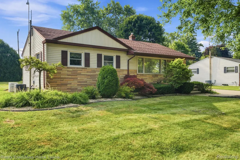 1105 S 15th Street St. Clair City MI 48079
