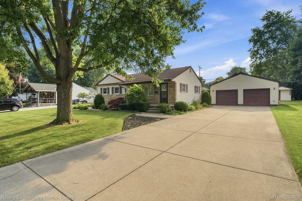 1105 S 15th Street St. Clair City MI 48079