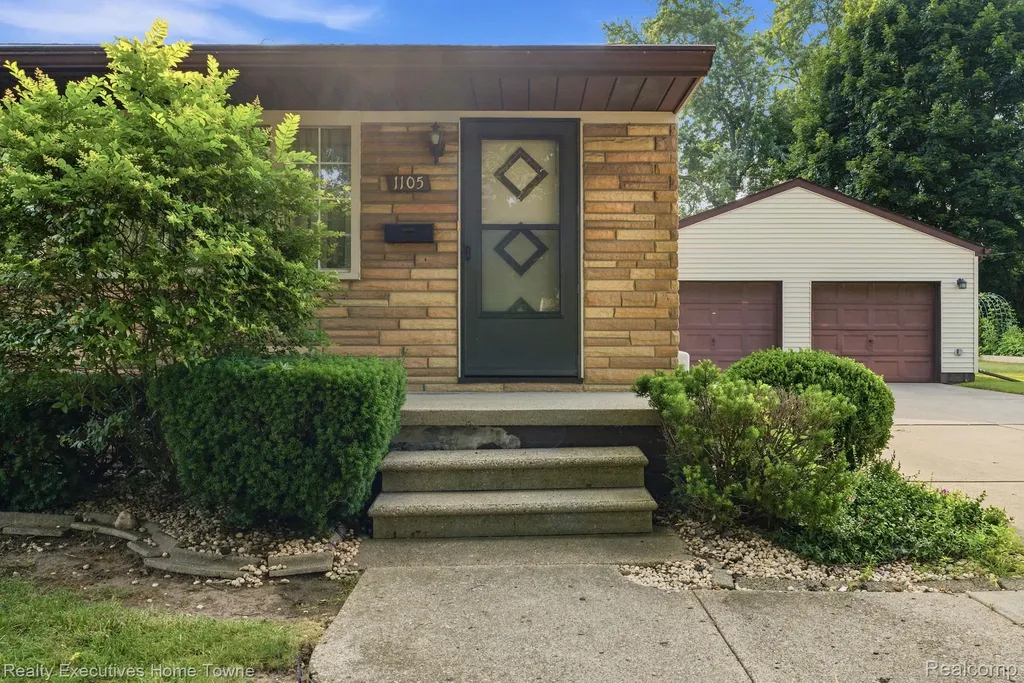 1105 S 15th Street St. Clair City MI 48079
