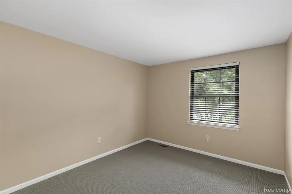 2937 Waterloo Drive Troy City MI 48084
