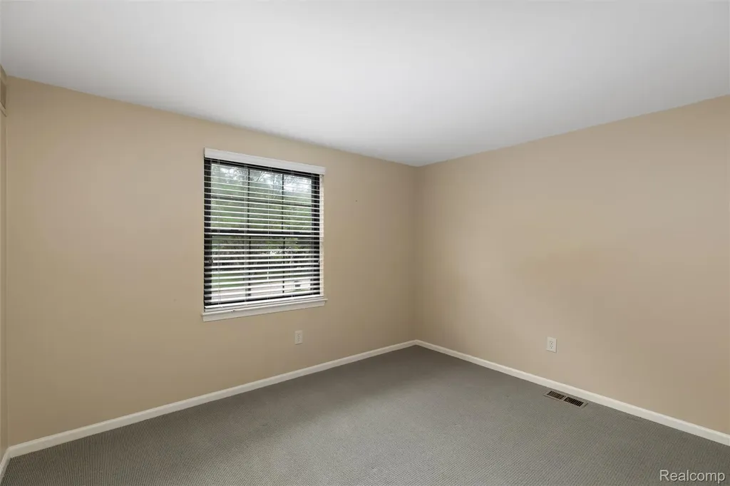 2937 Waterloo Drive Troy City MI 48084