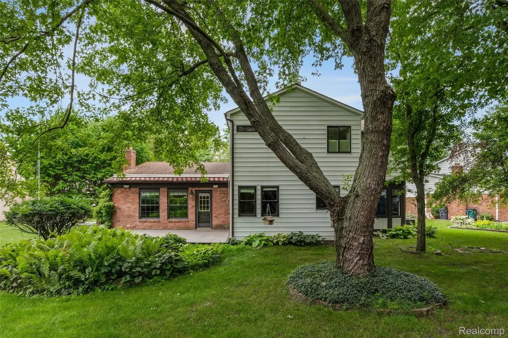 2937 Waterloo Drive Troy City MI 48084