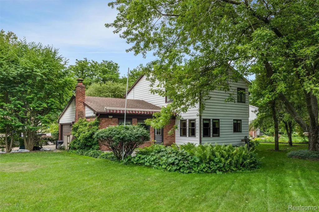 2937 Waterloo Drive Troy City MI 48084