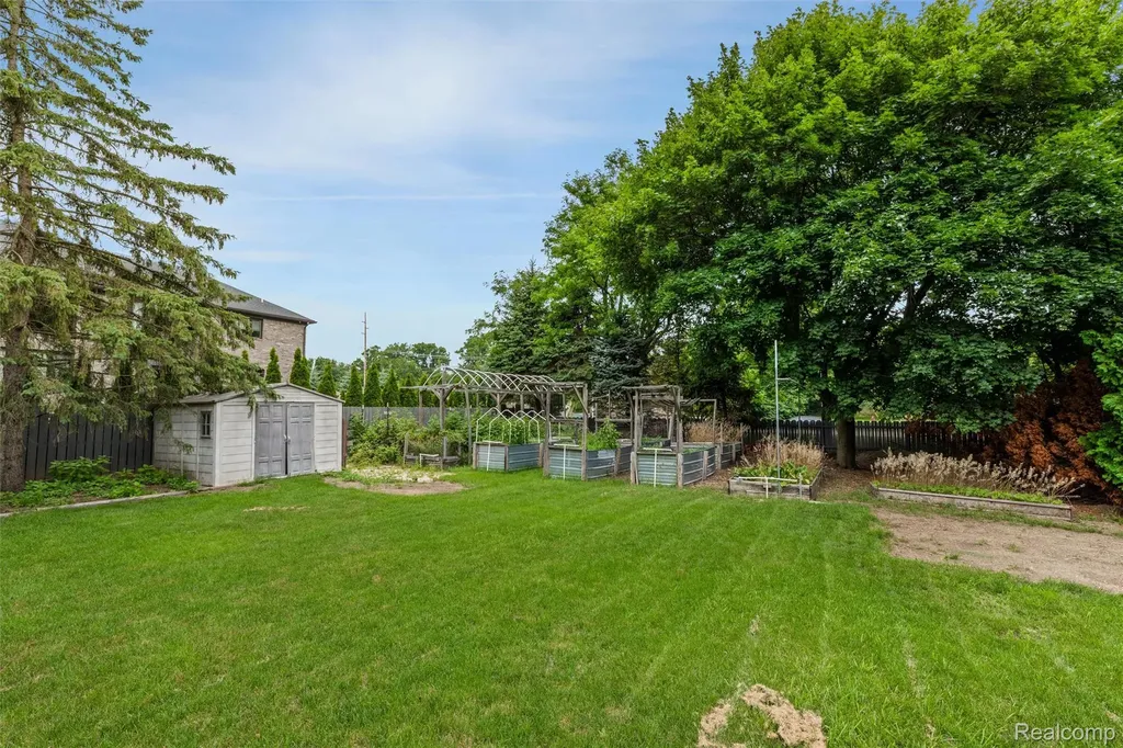 2937 Waterloo Drive Troy City MI 48084