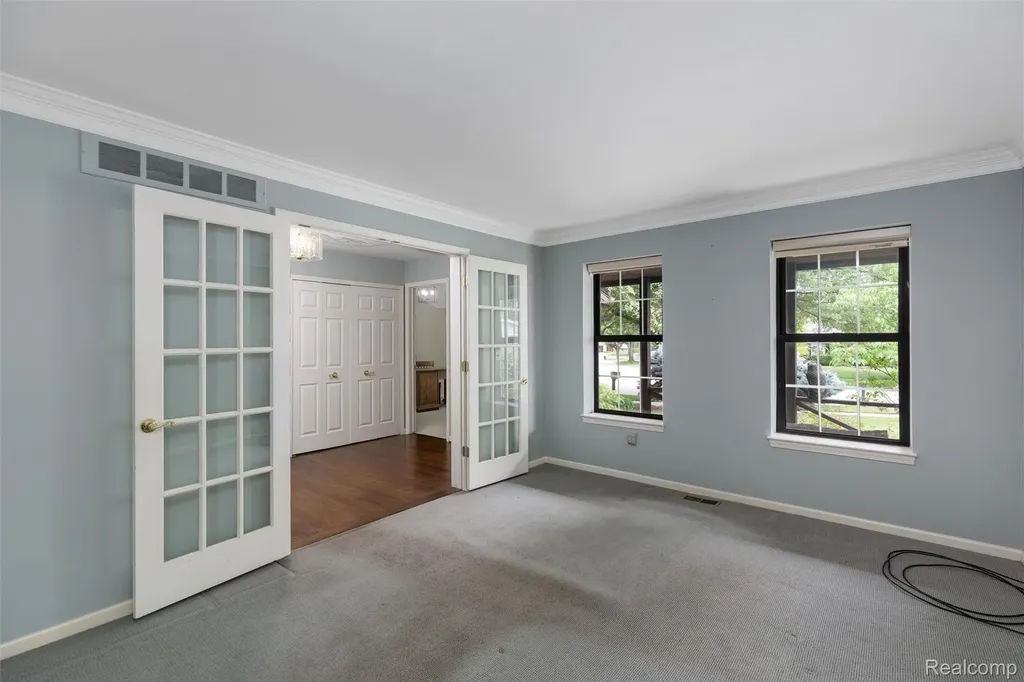 2937 Waterloo Drive Troy City MI 48084