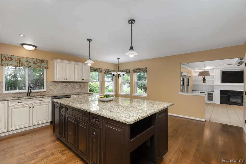 2937 Waterloo Drive Troy City MI 48084