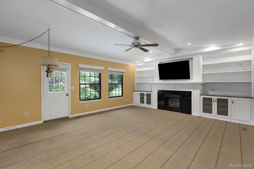 2937 Waterloo Drive Troy City MI 48084