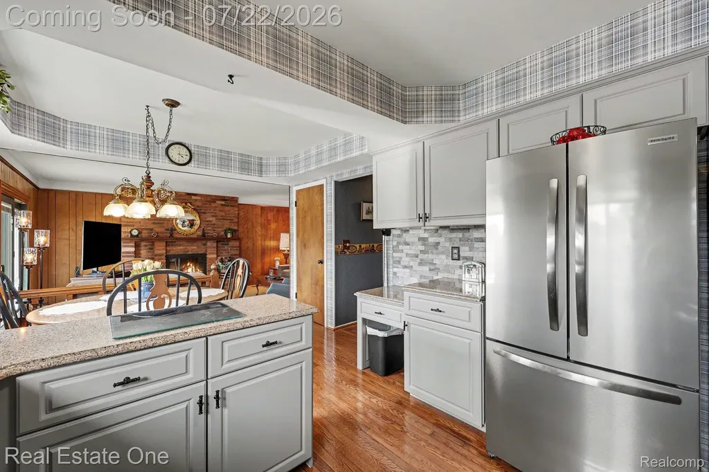 1524 3 Lakes Drive Troy City MI 48085