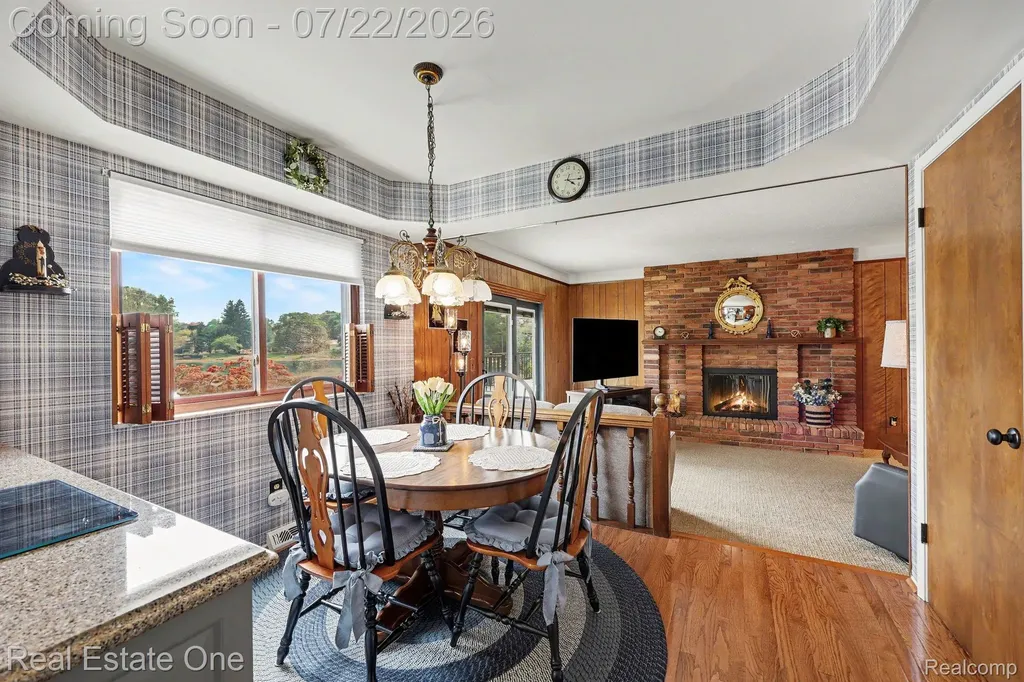 1524 3 Lakes Drive Troy City MI 48085