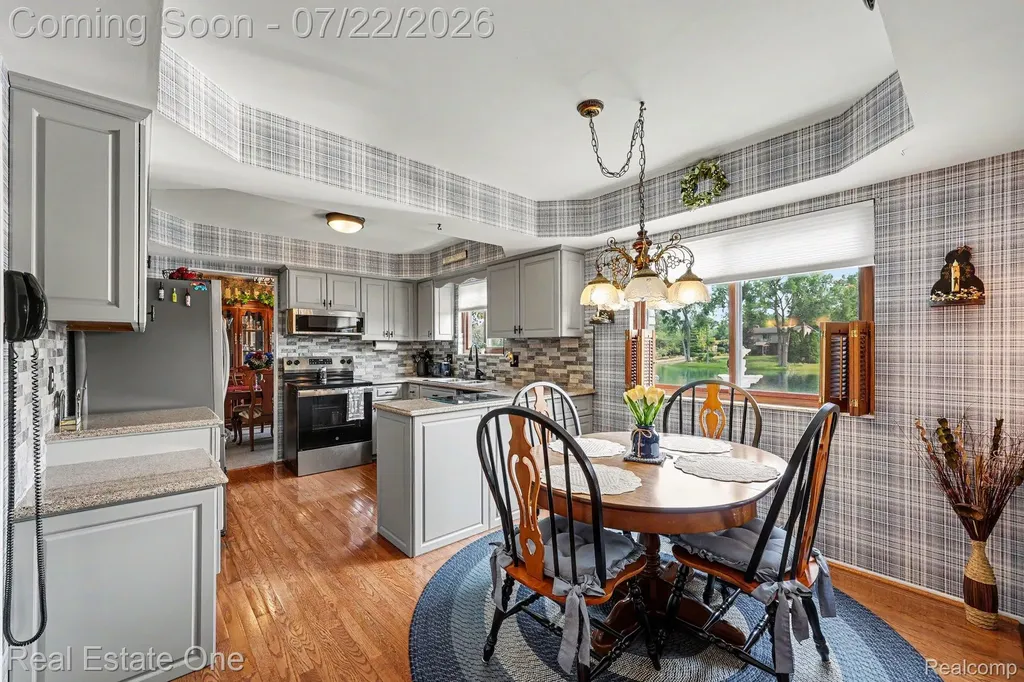 1524 3 Lakes Drive Troy City MI 48085