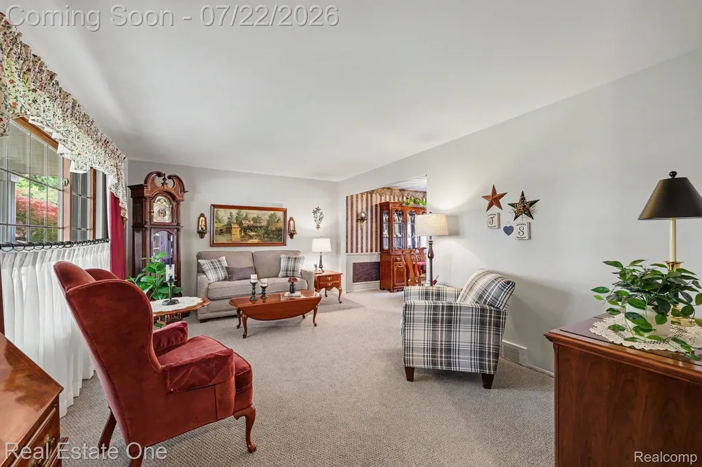 1524 3 Lakes Drive Troy City MI 48085