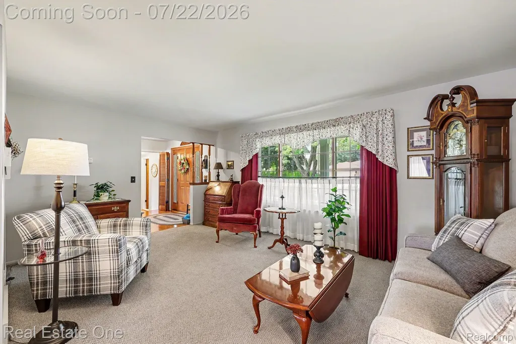 1524 3 Lakes Drive Troy City MI 48085