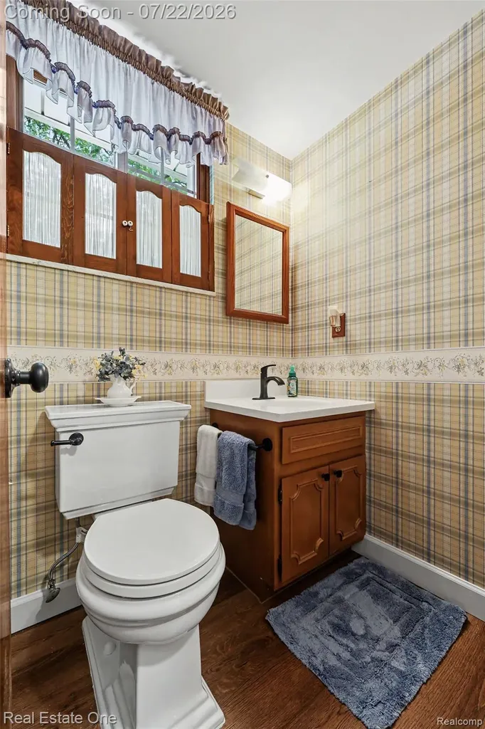 1524 3 Lakes Drive Troy City MI 48085
