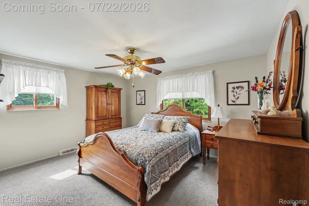 1524 3 Lakes Drive Troy City MI 48085