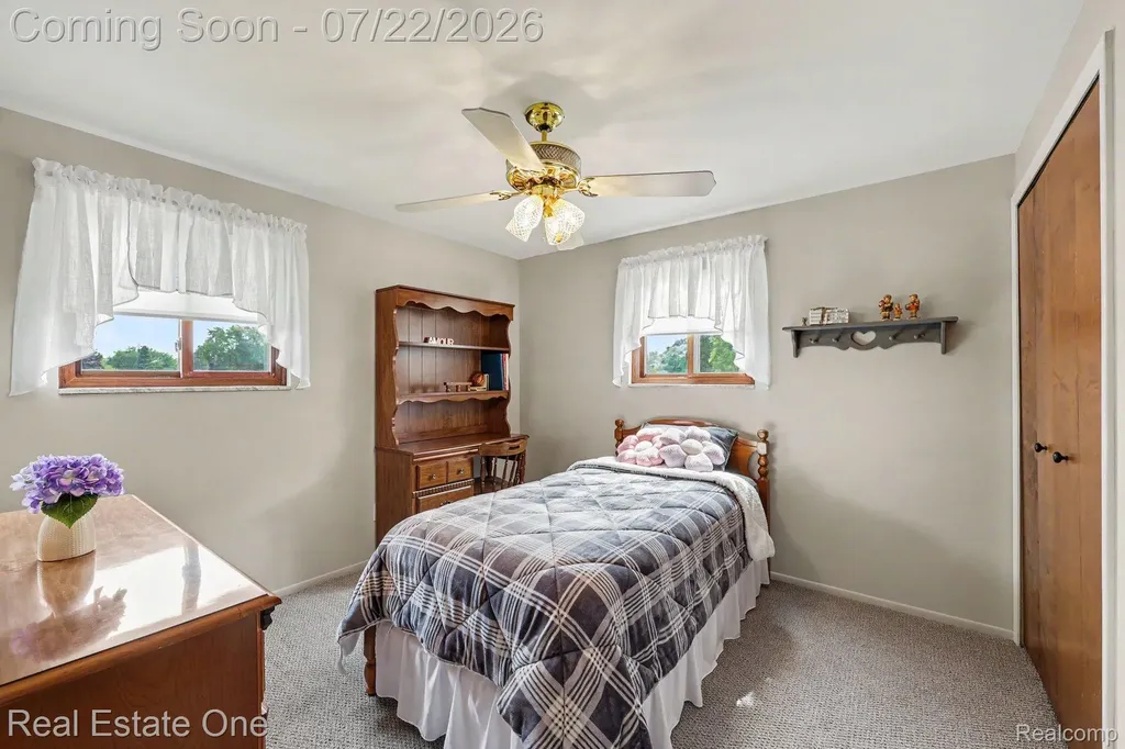 1524 3 Lakes Drive Troy City MI 48085