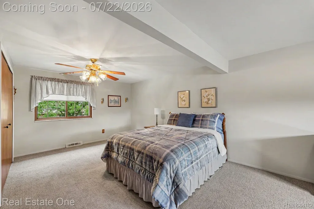 1524 3 Lakes Drive Troy City MI 48085