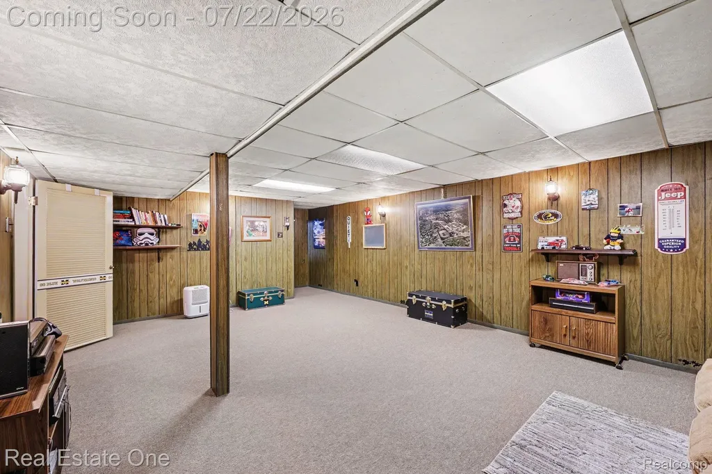 1524 3 Lakes Drive Troy City MI 48085