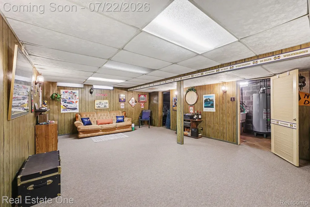 1524 3 Lakes Drive Troy City MI 48085