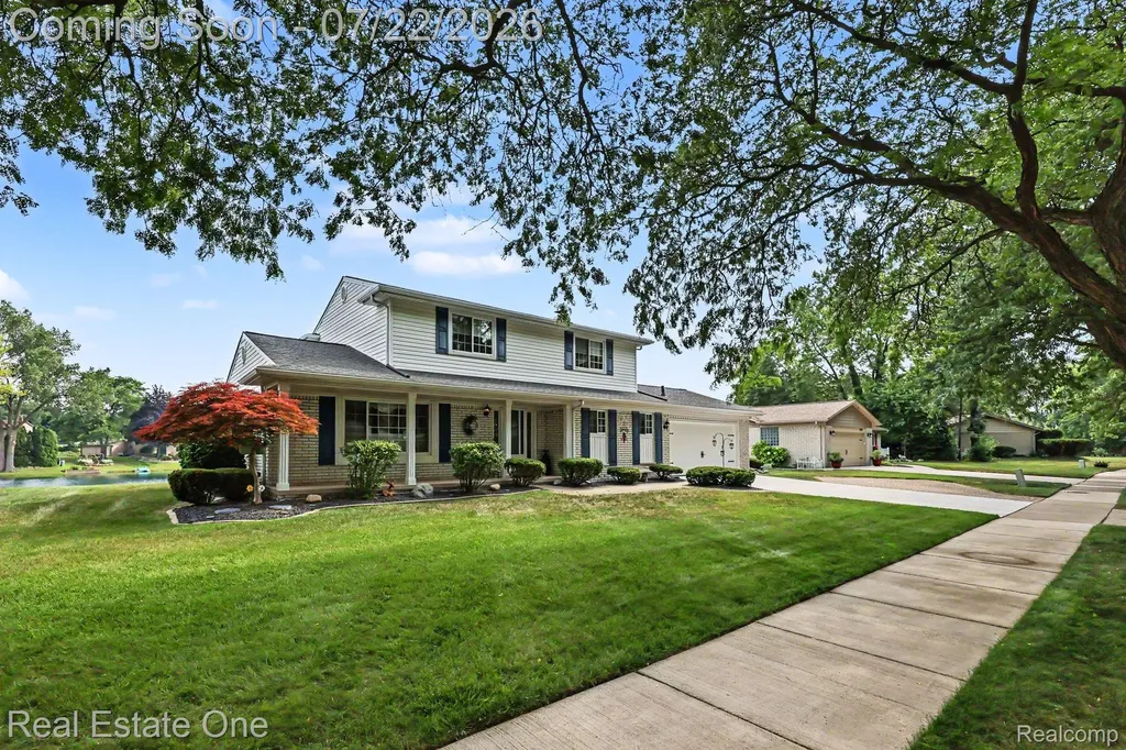 1524 3 Lakes Drive Troy City MI 48085