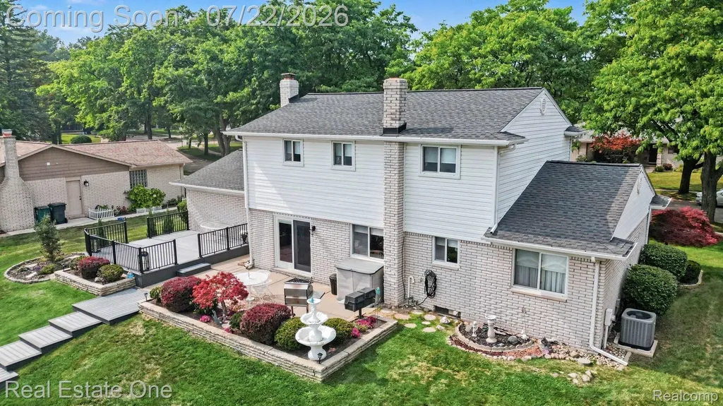 1524 3 Lakes Drive Troy City MI 48085