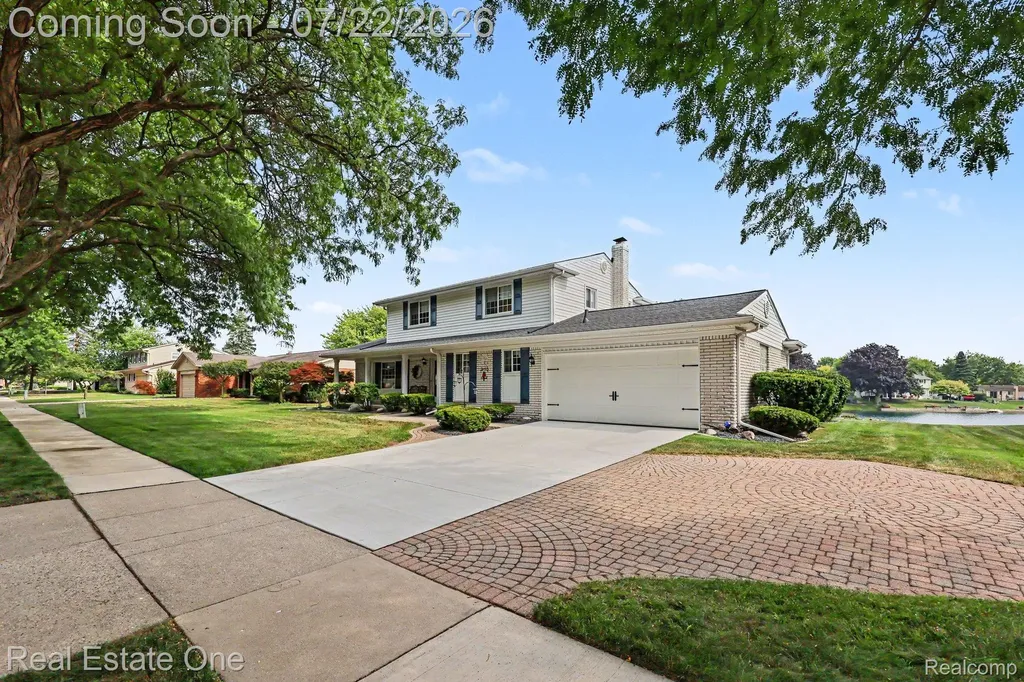 1524 3 Lakes Drive Troy City MI 48085