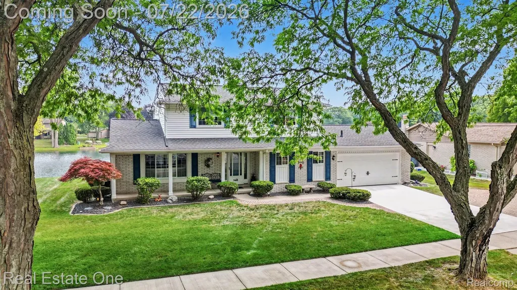 1524 3 Lakes Drive Troy City MI 48085