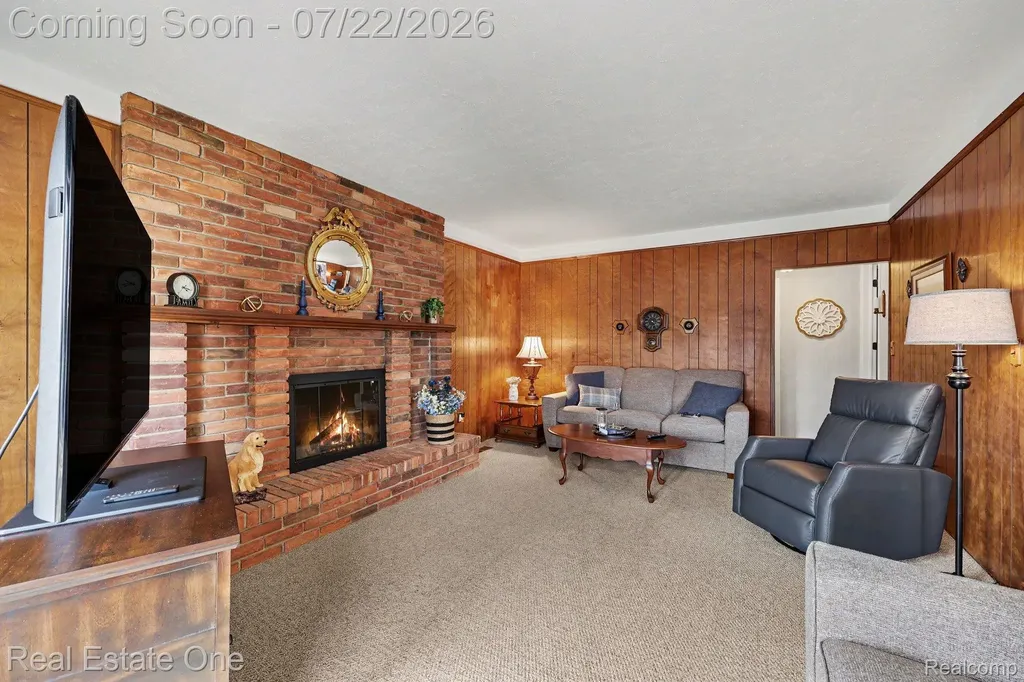 1524 3 Lakes Drive Troy City MI 48085