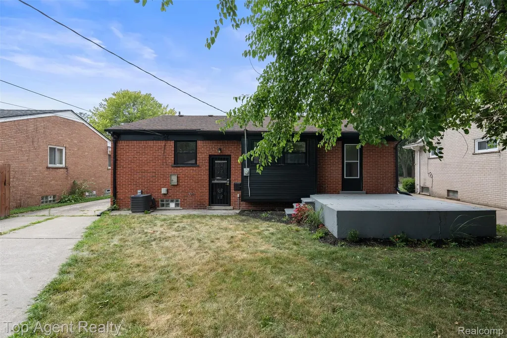 24300 Seneca Street Oak Park City MI 48237