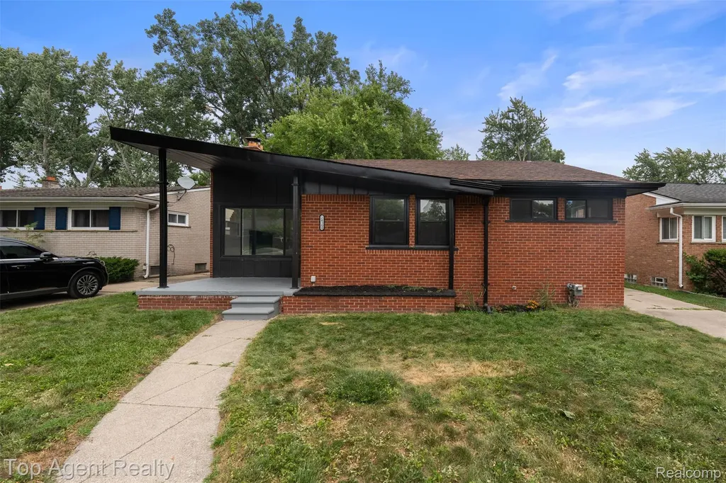 24300 Seneca Street Oak Park City MI 48237