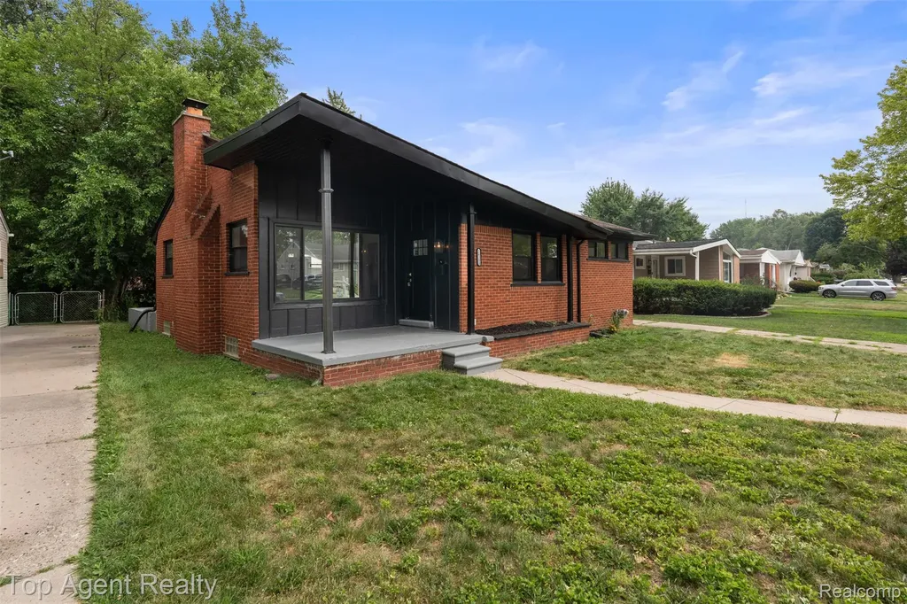 24300 Seneca Street Oak Park City MI 48237