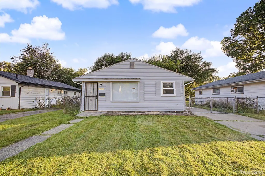 26718 Penn Street Inkster City MI 48141