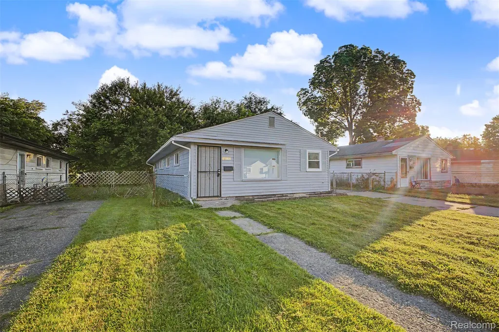 26718 Penn Street Inkster City MI 48141