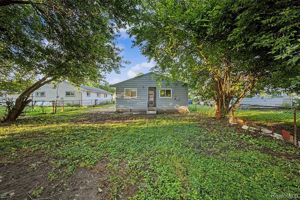 26718 Penn Street Inkster City MI 48141
