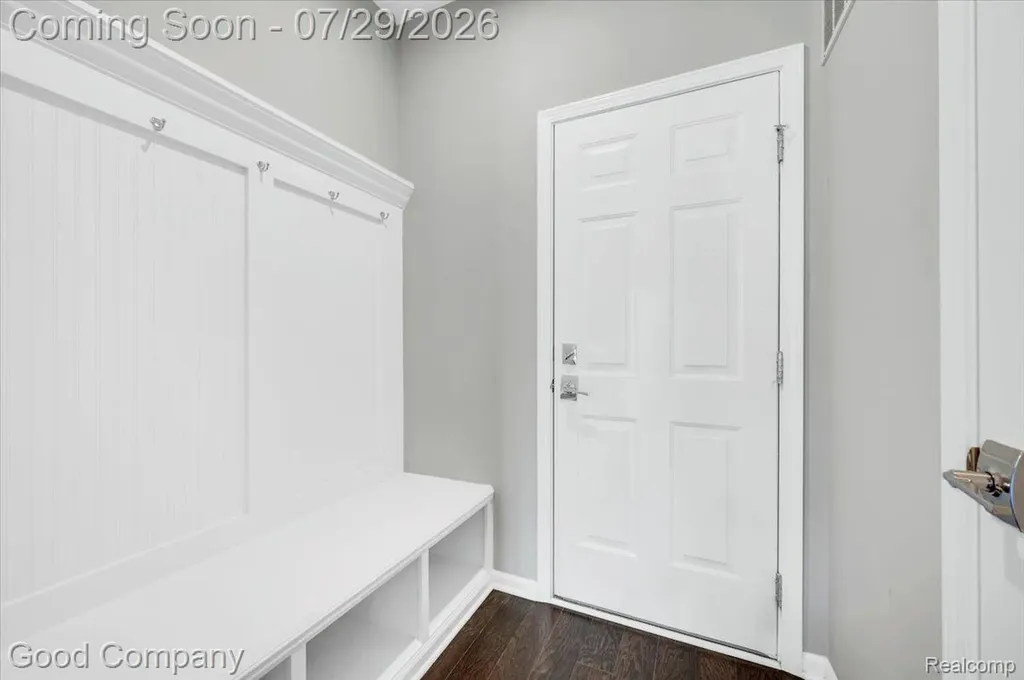 4685 Broomfield Way Lake Orion Village MI 48359