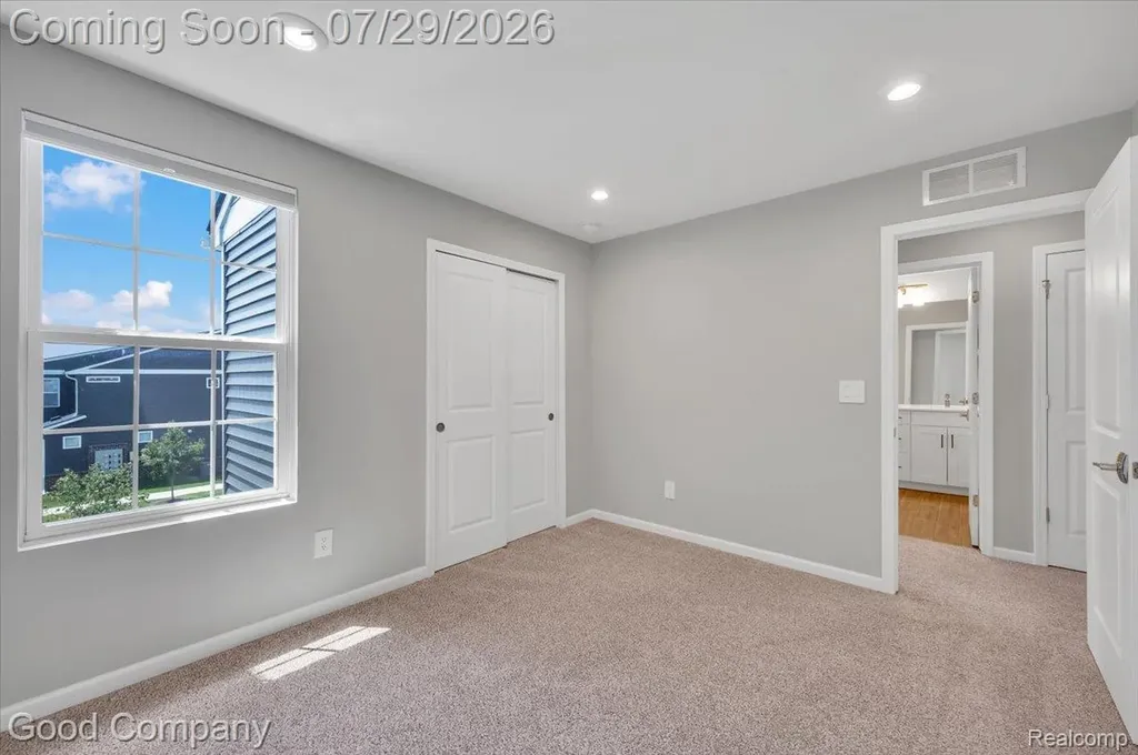 4685 Broomfield Way Lake Orion Village MI 48359